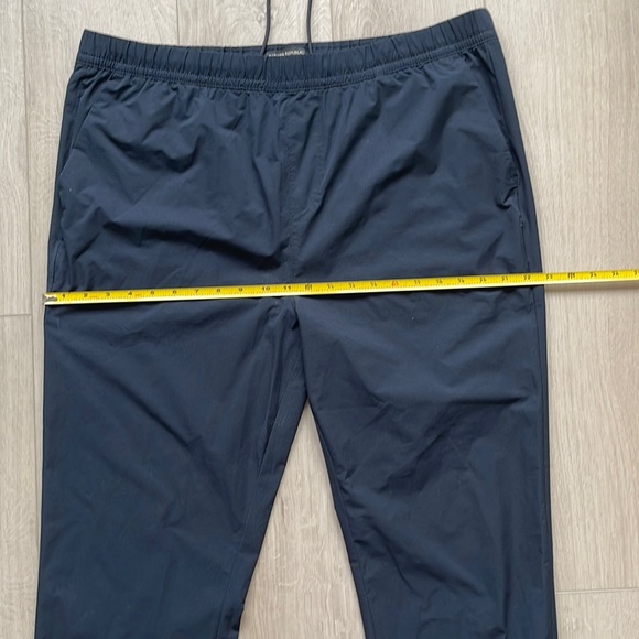 Banana Republic Men’s navy blue parachute pants. Pre-owned. Like new. Size XL - Picture 9 of 13
